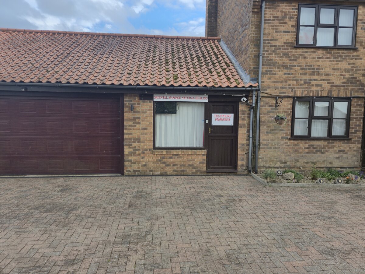 Building front and entrance for Oriental Massage